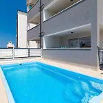 Pool Sax Apartament *