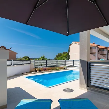 Apartment Pool Sax *