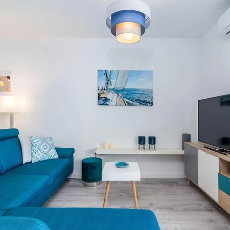 Apartment Pool Sax *