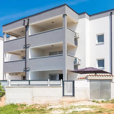 Apartman Pool Sax Medulin